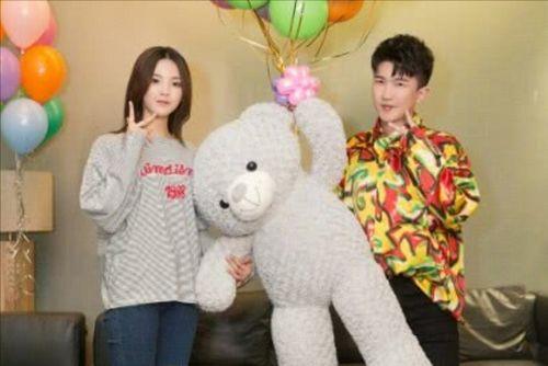 为了吃瓜我进娱乐圈红了